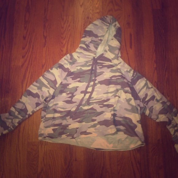 wild fable Tops - Purple Camo Cropped Hoodie